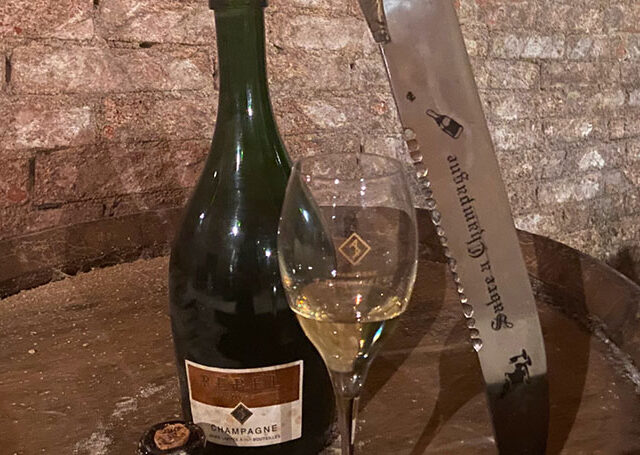 CHampagne Atelier Sabrage