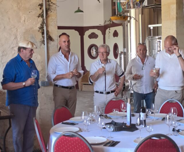 Banquet et dédicace du livre sur le château Coupelle d_Ertan