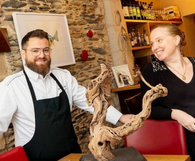 L’ordre des Harmonies restaurateurs Vignobles en Scène Autour d’un Cep